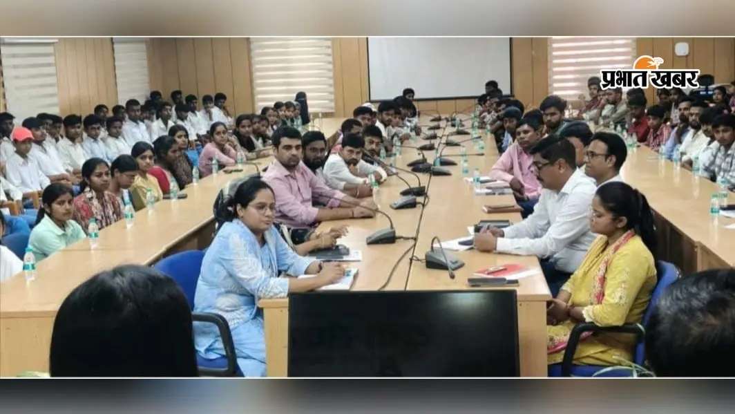 युवा संवाद में डीएम प्रतिभा रानी ने युवाओं से नशामुक्त होकर जिम्मेदार नागरिक बनने की अपील की