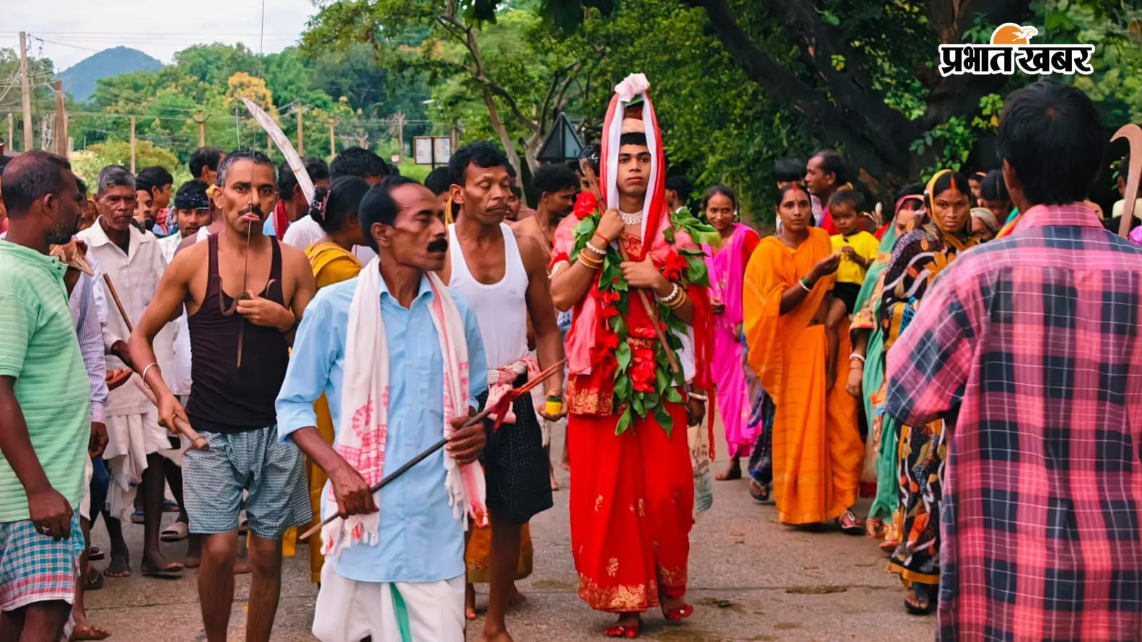 शरीर में दर्जनों त्रिशूल, जीभ-गाल में छेद- अड़की में मां मनसा की भक्ति देखने उमड़ी भीड़