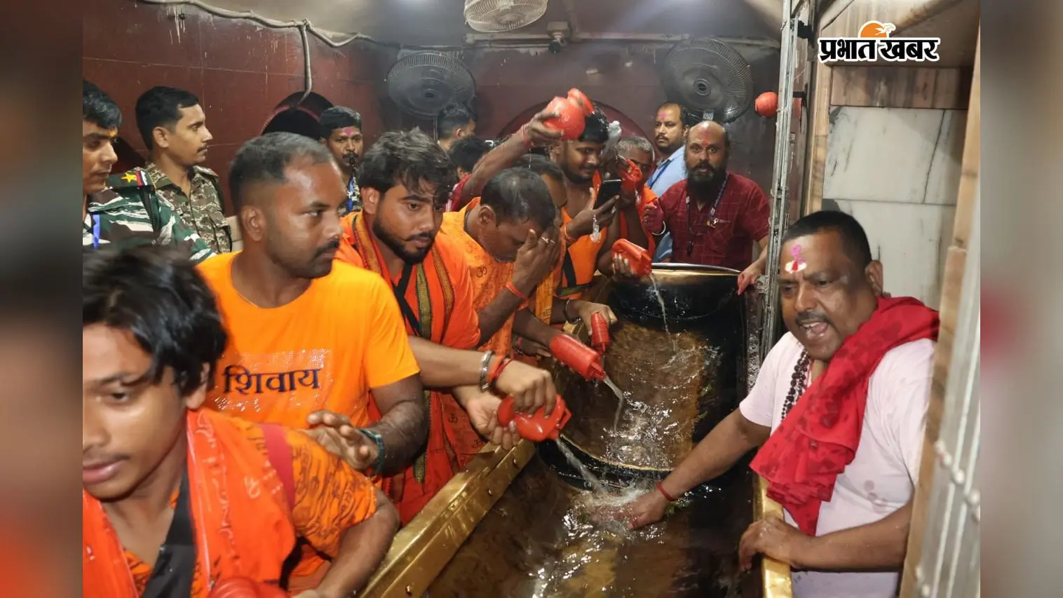 मूसलाधार बारिश में भी नहीं टूटी आस्था, 1.78 लाख कांवरियों ने किया बाबा फौजदारीनाथ का जलाभिषेक