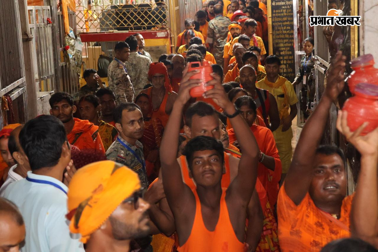 बासुकिनाथ मंदिर में भक्तों की भीड़, छतीशगढ़ की टोली आरती करते, शिवगंगा एवं कतारबद्ध श्रद्धालु, | Prabhat Khabar Network