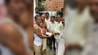 अरवल: सड़क हादसे में दो युवकों की मौत के बाद परिजनों को मिली आर्थिक सहायता