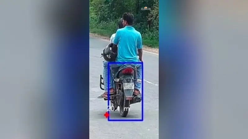 शेखपुरा में 9 माह से घर मे खड़ी बाइक का 2 बार कटा चालान, फर्जी नंबर प्लेट से वाहन चलाने का आरोप
