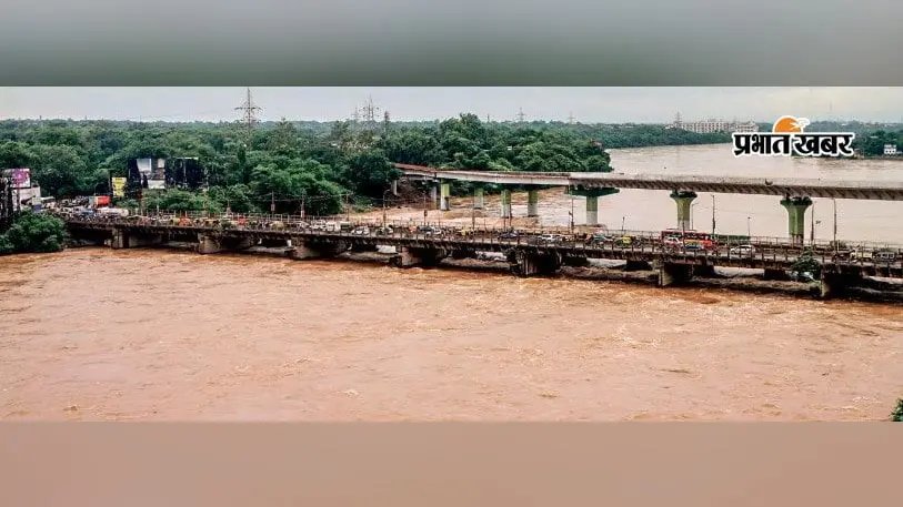 Jamshedpur weather update: बाढ़ में डूबा युवक, आज भी पूरे दिन होगी बारिश, कई रास्ते जलमग्न