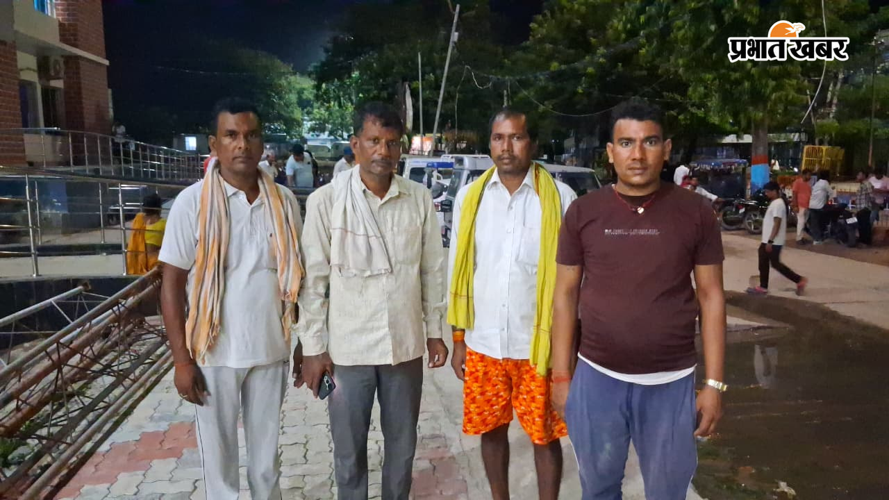 फोटो. किसान की मौत के बाद पोस्टमार्टम के लिए पुलिस व परिजन सदर अस्पताल पहुचे. | Prabhat Khabar Network