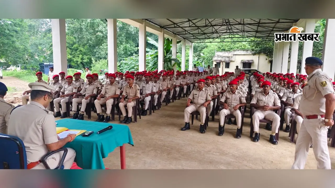 कैमूर में प्रशिक्षु सिपाहियों की ट्रेनिंग का SP ने लिया जायजा, अनुशासन और कर्तव्यनिष्ठा पर जोर