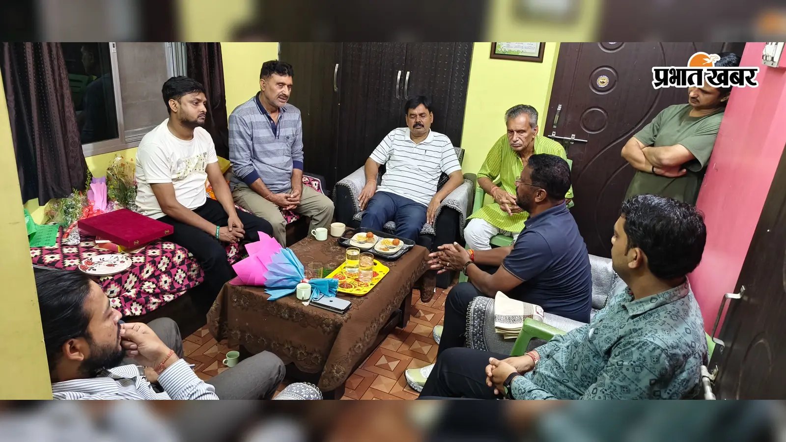 विधायक दशरथ गागराई ने छऊ मुखौटा शिल्पी गुरु सुशांत महापात्र को किया सम्मानित