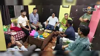 विधायक दशरथ गागराई ने छऊ मुखौटा शिल्पी गुरु सुशांत महापात्र को किया सम्मानित