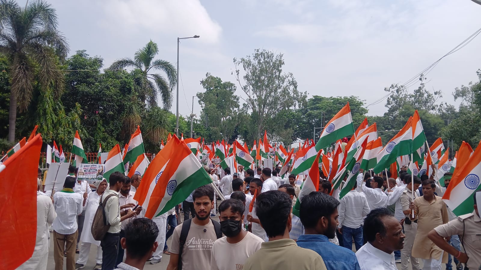 आरजेडी कार्यकर्ताओं की भीड़