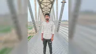 औरंगाबाद में खड़े ट्रक से बाइक की टक्कर, 22 वर्षीय युवक की मौत, ट्रक चालक ने परिवहन विभाग पर वसूली का लगाया आरोप