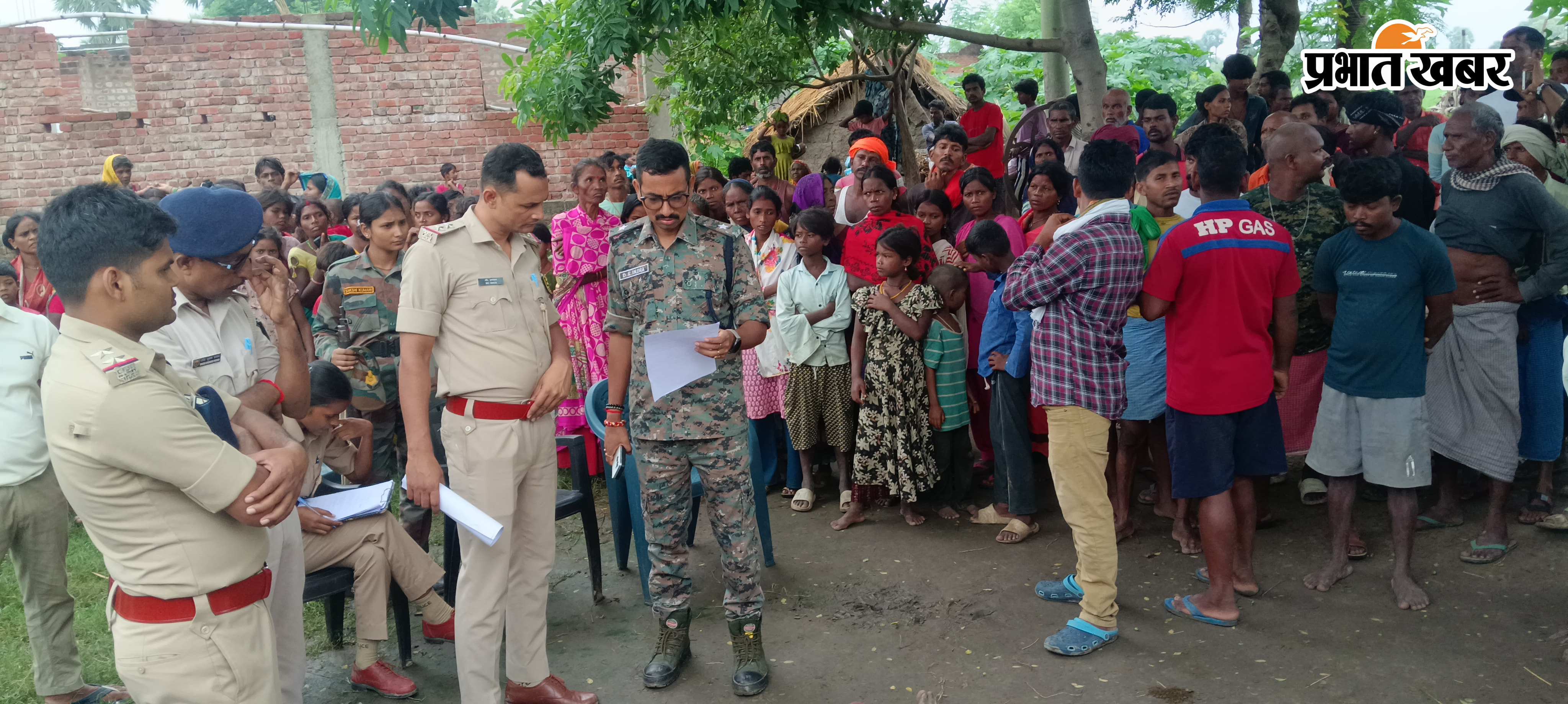 घटना स्थल निरीक्षण करते थाना अध्यक्ष देवराज इंद्र | Prabhat Khabar Network