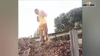 खुद को आग लगाने को मजबूर हुआ किसान, दरोगा बनाता रहा वीडियो, तमाशबीन बने रहे अफसर, रिश्वत के आरोप से मचा हड़कंप