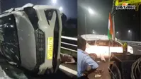 कुत्ते को बचाने में बेकाबू होकर पलटी कार, बदायूं में गंगा एक्सप्रेसवे पर हाहाकार, 2 महिलाओं समेत 3 की मौत