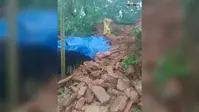 लगातार मूसलाधार बारिश का कहर, रसोई घर पर गिरा मलबा