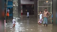 Jamshedpur news: बाढ़ पीड़ितों के बीच बांटे 1000 ब्रेड के पैकेट, सफाई व ब्लीचिंग पाउडर छिड़काव का निर्देश