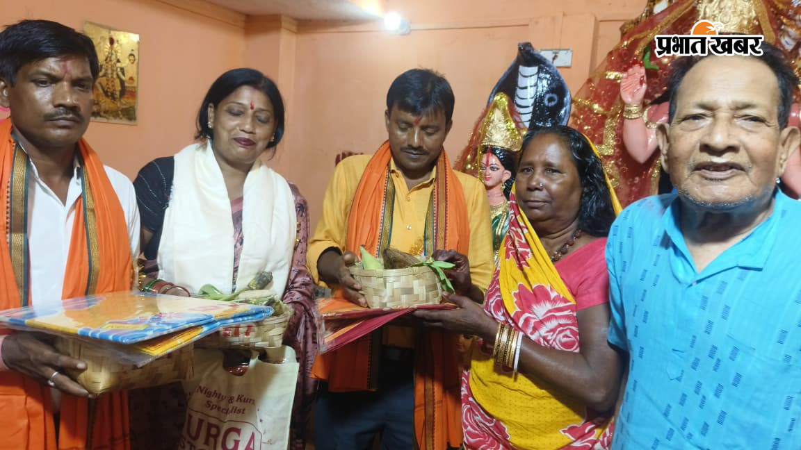 प्रतिमा विसर्जन की तैयारी  में जुटे केंद्रीय समिति के पदाधिकारी. | Prabhat Khabar Network
