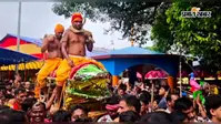 Jamshedpur news: गले में माला जैसे लपेटा जिंदा कोबरा, झापान को देख थमीं श्रद्धालुओं की सांसें