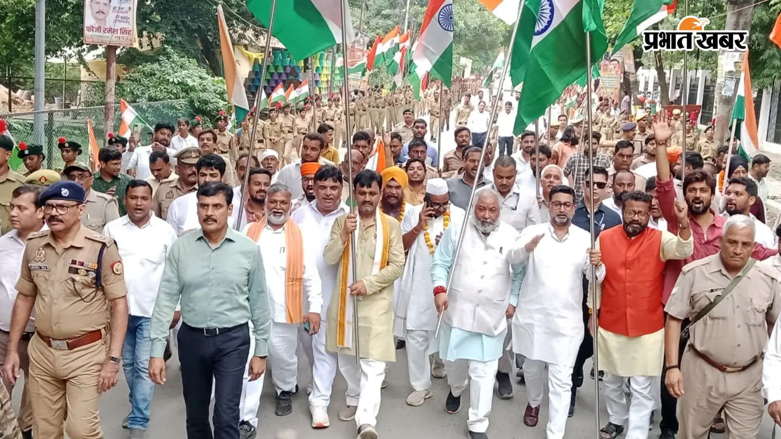 बलिया बलिदान दिवस पर फिर गूंजा आजादी का जयघोष: खुला जेल का फाटक, शहीदों को नमन, दयाशंकर सिंह और अजय राय हुए शामिल