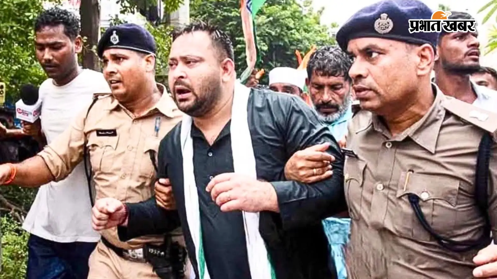 तेजस्वी का राजभवन मार्च: बैरिकेडिंग तोड़ी, वाटर कैनन चला, हिरासत में लिए गए, राज्यपाल से नहीं हुई मुलाकात, जानिए दिनभर क्या-क्या हुआ