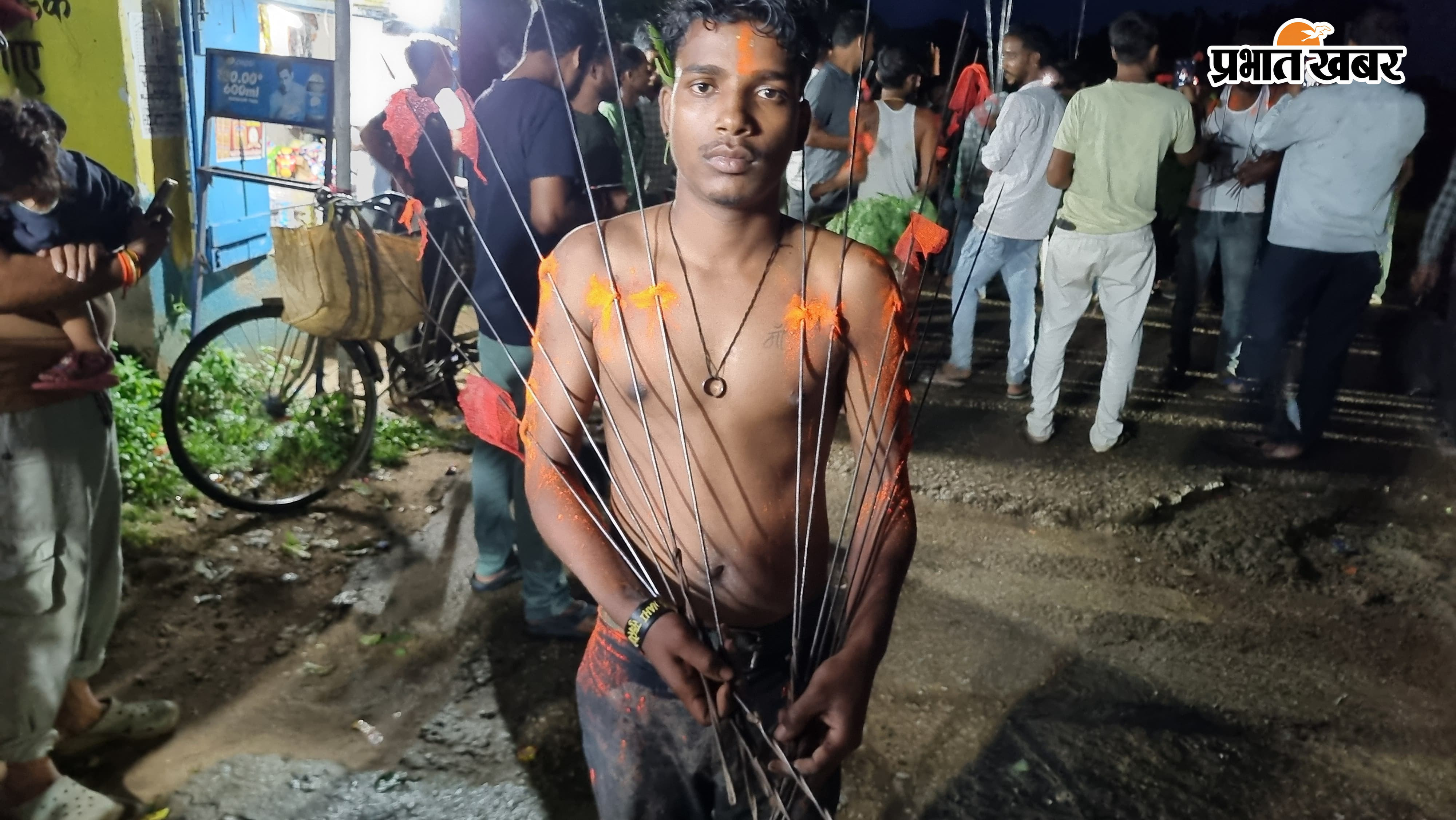 शरीर से आर-पार कराया त्रिशूल.