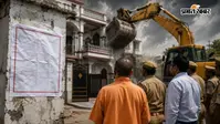 UP में सपा विधायक के घर चलेगा योगी का बुलडोजर? नोटिस चस्पा, प्रशासन ने दी ध्वस्तीकरण की चेतावनी