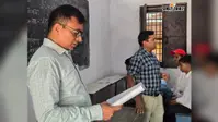 अचानक स्कूल में पहुंच क्लास लेने लगे बिहार के ये DEO, शिक्षकों को भी समझाया पढ़ाने का तरीका