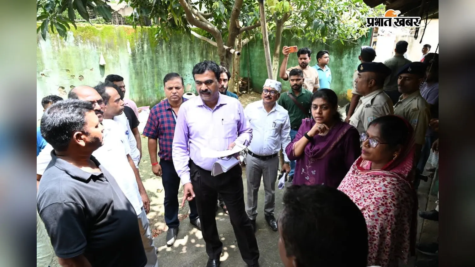 एक परिवार,एक बूथ! CEO ने सीमावर्ती बूथों पर परखी SIR की हकीकत