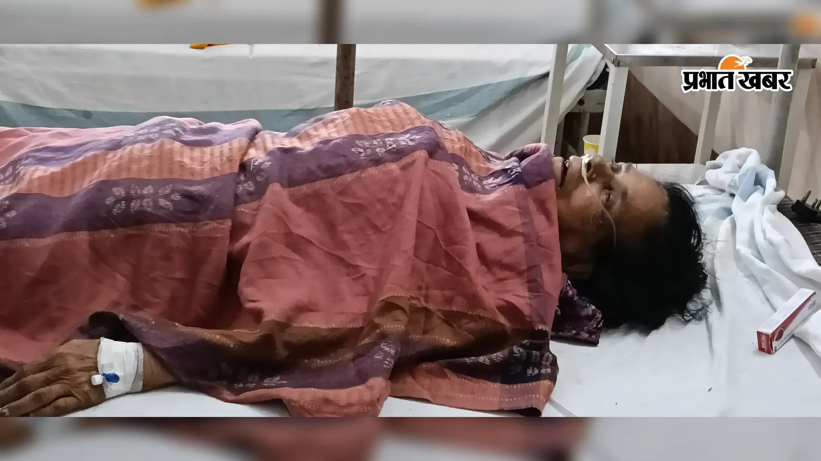 कैमूर सदर अस्पताल के ICU की खुली पोल, उद्घाटन के 27 दिन बाद बेड पर धूल और मोबाइल में व्यस्त मिले कर्मी