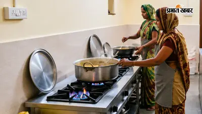 यूपी के साढ़े 3 लाख रसोइयों की खुलेगी किस्मत? मानदेय बढ़ने की तैयारी, शिक्षकों को भी मिलेंगे ₹134 करोड़