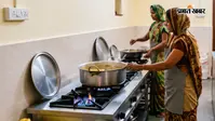 यूपी के साढ़े 3 लाख रसोइयों की खुलेगी किस्मत? मानदेय बढ़ने की तैयारी, शिक्षकों को भी मिलेंगे ₹134 करोड़