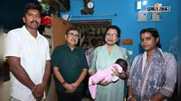 बेटी के जन्म पर डीसी दंपती ने बॉडीगार्ड के परिवार को दी बधाई