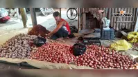 प्याज ने बढ़ाई रसोई की टेंशन, कीमत पहुंची 50 रुपये प्रति किलो के पार
