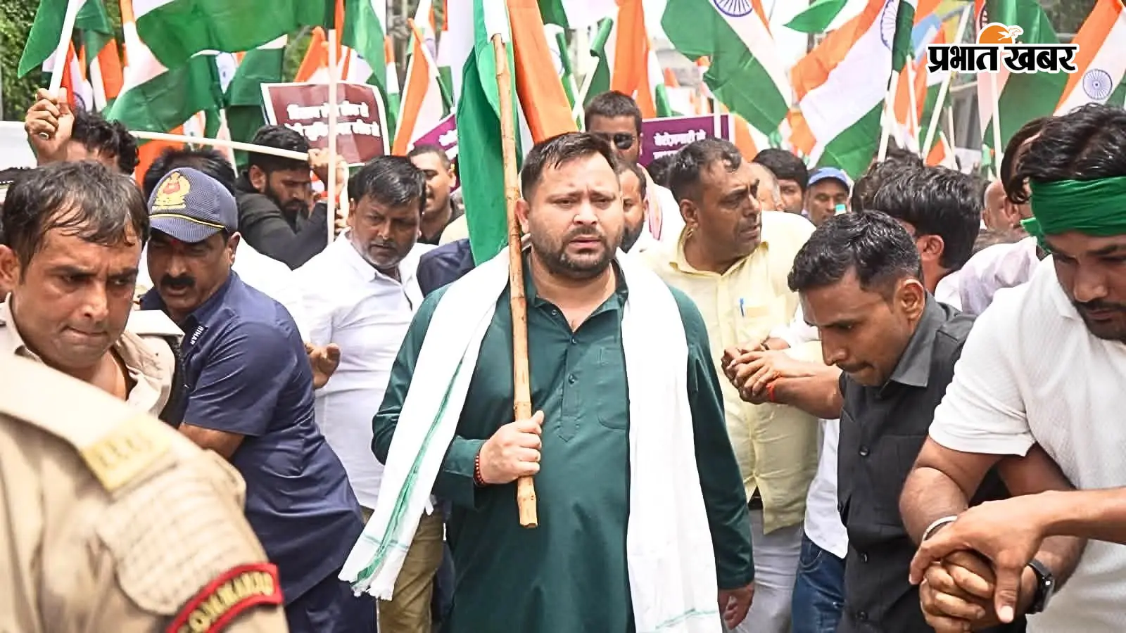 5 साल बाद सड़क पर उतरे तेजस्वी यादव, 11 साल बाद RJD का लोक भवन मार्च, समझिए आखिर क्यों करना पड़ा शक्ति प्रदर्शन