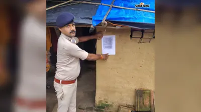 फरार अभियुक्तों के घर पहुंची धोरैया पुलिस, चिपकाया इश्तेहार