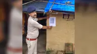 फरार अभियुक्तों के घर पहुंची धोरैया पुलिस, चिपकाया इश्तेहार