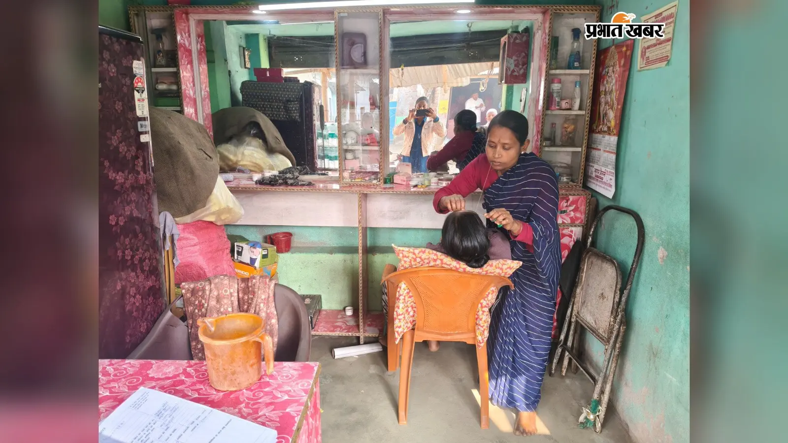 जीविका के सहारे बदली अंजू की जिंदगी, ब्यूटी पार्लर से बनीं आत्मनिर्भर