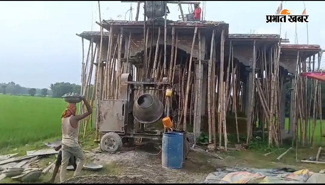 सामूहिक श्रमदान से आकार ले रहा राम मंदिर, ढलाई कार्य में उमड़ा ग्रामीणों का उत्साह
