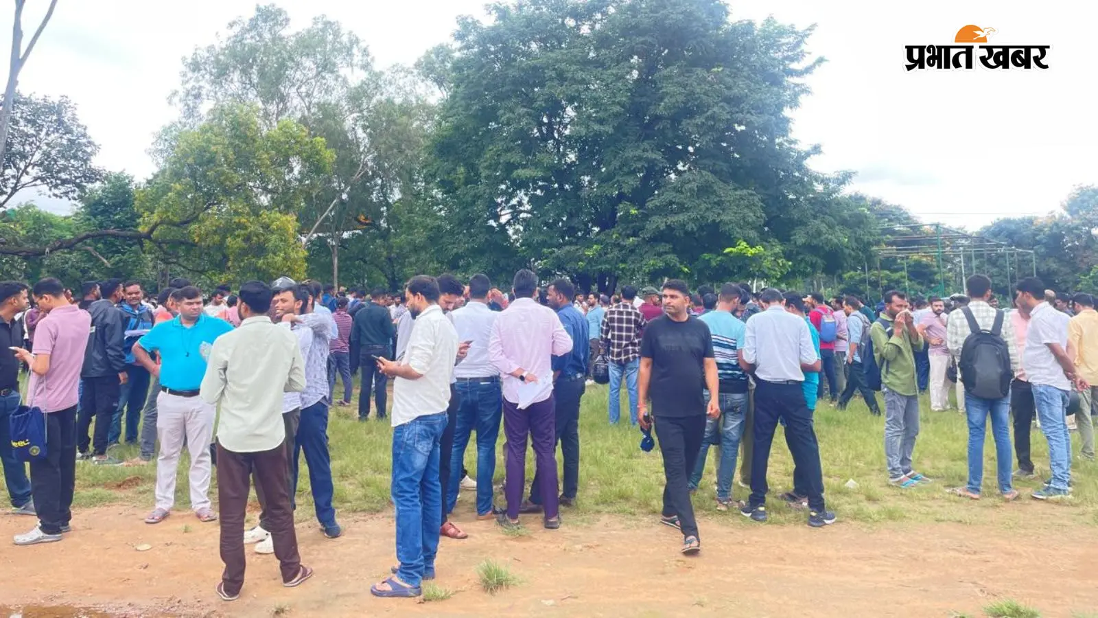 रांची : धुर्वा में जुटे राज्यभर के कर्मी, नौकरी वापसी की लड़ाई को लेकर बनाई रणनीति