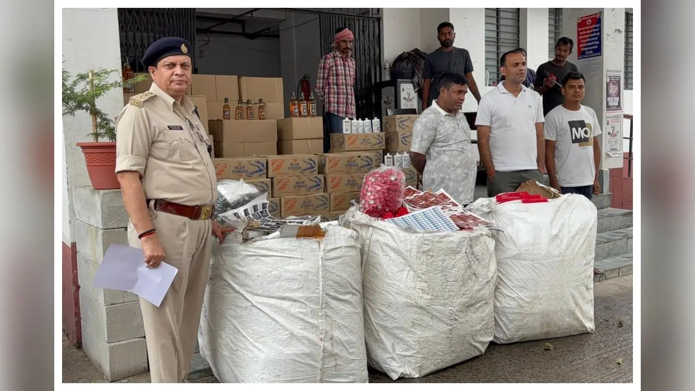 मनियारी में नकली शराब फैक्ट्री का भंडाफोड़, कंटेनर व स्कॉर्पियो से 300 कार्टन शराब जब्त, दो गिरफ्तार