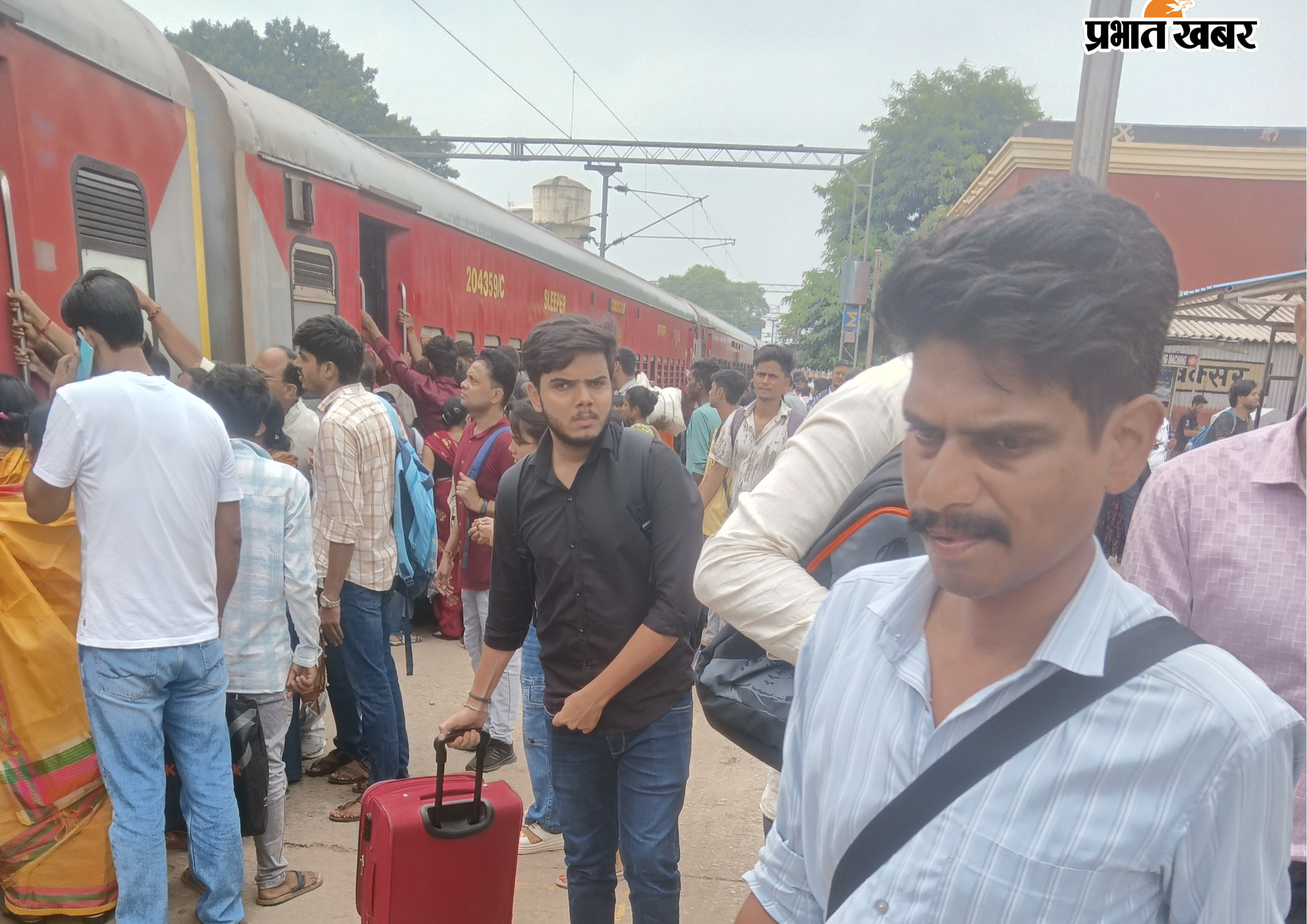हो हंगामा के बाद स्टेशन पर अफरा तफरी | Prabhat Khabar Network