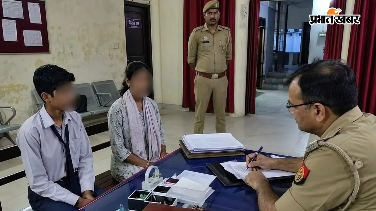 आगरा में 11वीं के छात्र को शिक्षिका से हुआ प्यार, पिता की डांट के बाद दोनों ने छोड़ दिया घर, जानिए पूरा मामला