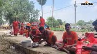 अधूरा पुल बना कांवरियों का ठिकाना, धूप से बचने के लिए यहीं कर रहे विश्राम