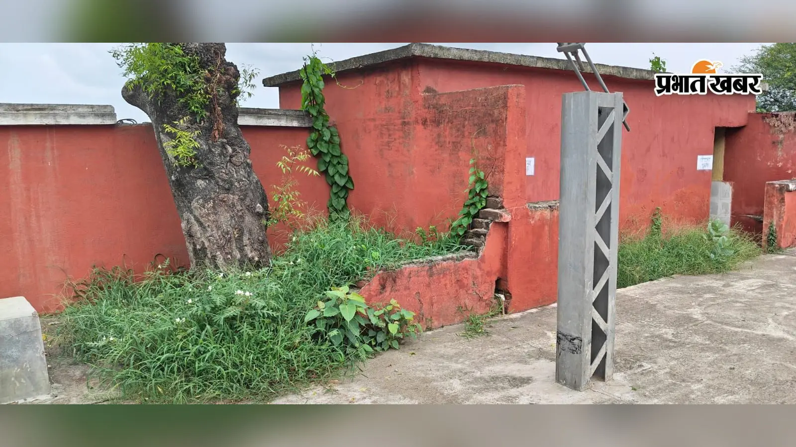 जमुई: लाखों का राजस्व देने वाला गिद्धौर रेलवे स्टेशन खुद बदहाल, पेयजल और शौचालय को तरस रहे यात्री