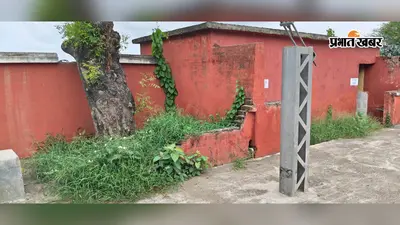 जमुई: लाखों का राजस्व देने वाला गिद्धौर रेलवे स्टेशन खुद बदहाल, पेयजल और शौचालय को तरस रहे यात्री
