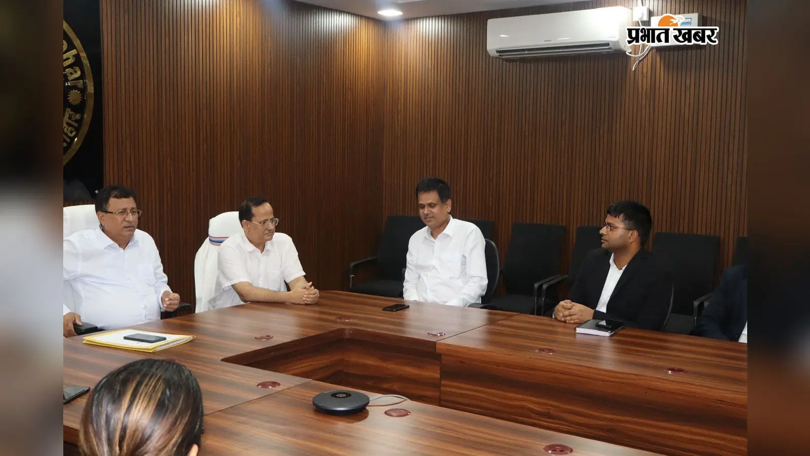 राष्ट्रीय लोक अदालत और 90 दिवसीय मध्यस्थता अभियान की सफलता को लेकर बैठक, मामलों के त्वरित निष्पादन पर जोर