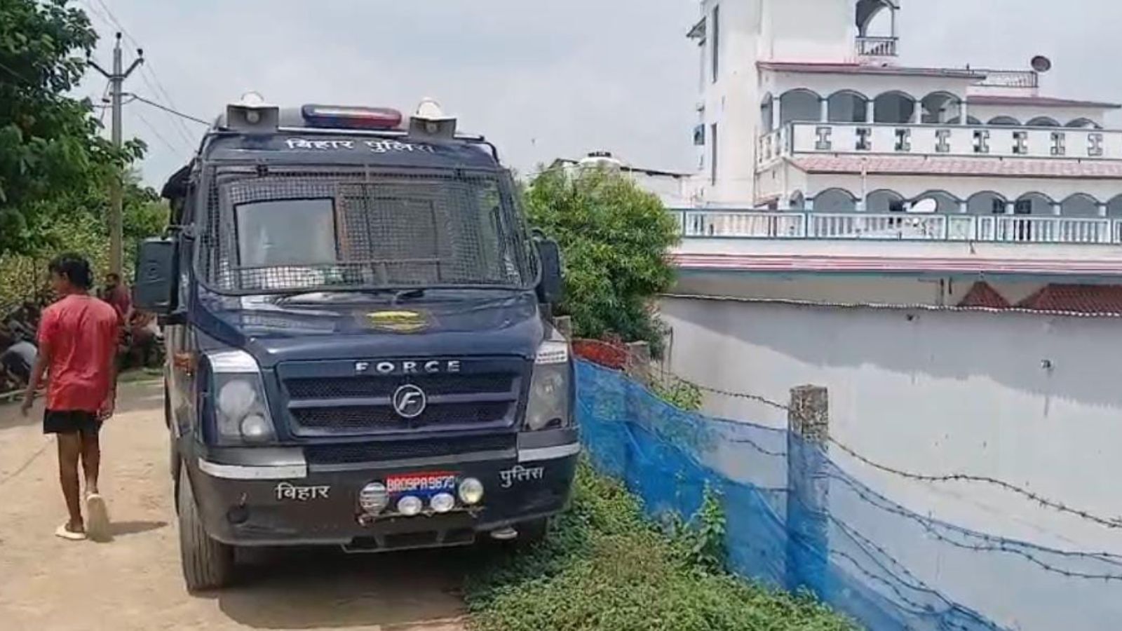 स्थानीय प्रशासन और पुलिस भी रही मौजूद