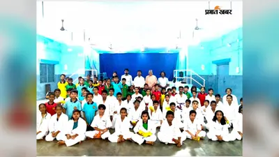 कराटे ग्रेडिंग टेस्ट में बच्चों ने दिखाया दमखम, प्रिंसिपल ने कहा- लड़कियां जरूर सीखें आत्मरक्षा
