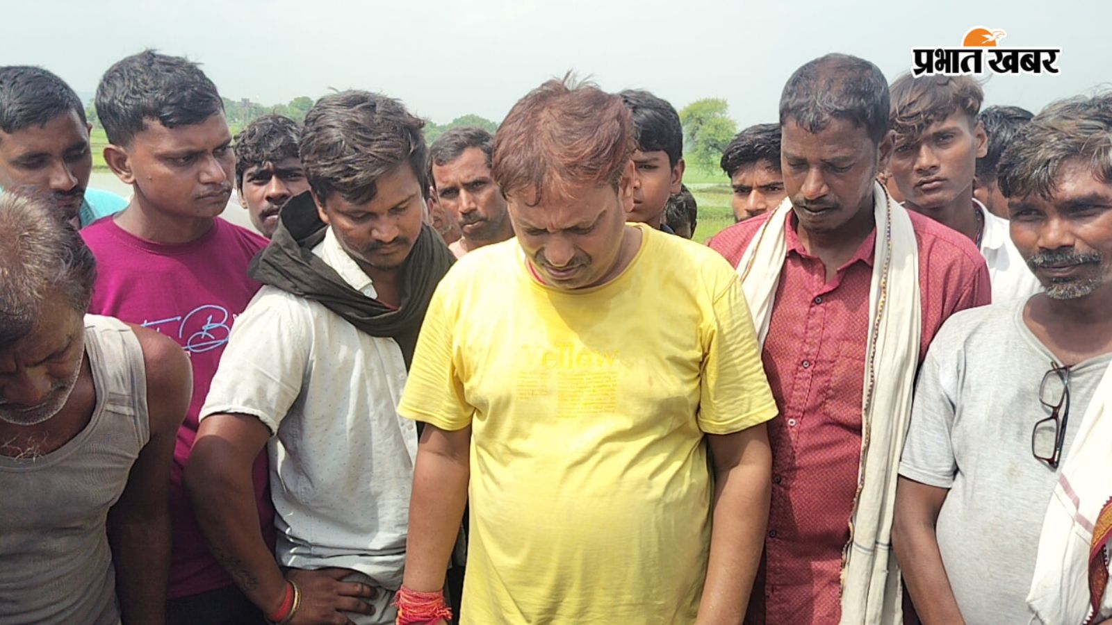 घटना के बाद मौजूद ग्रामीण