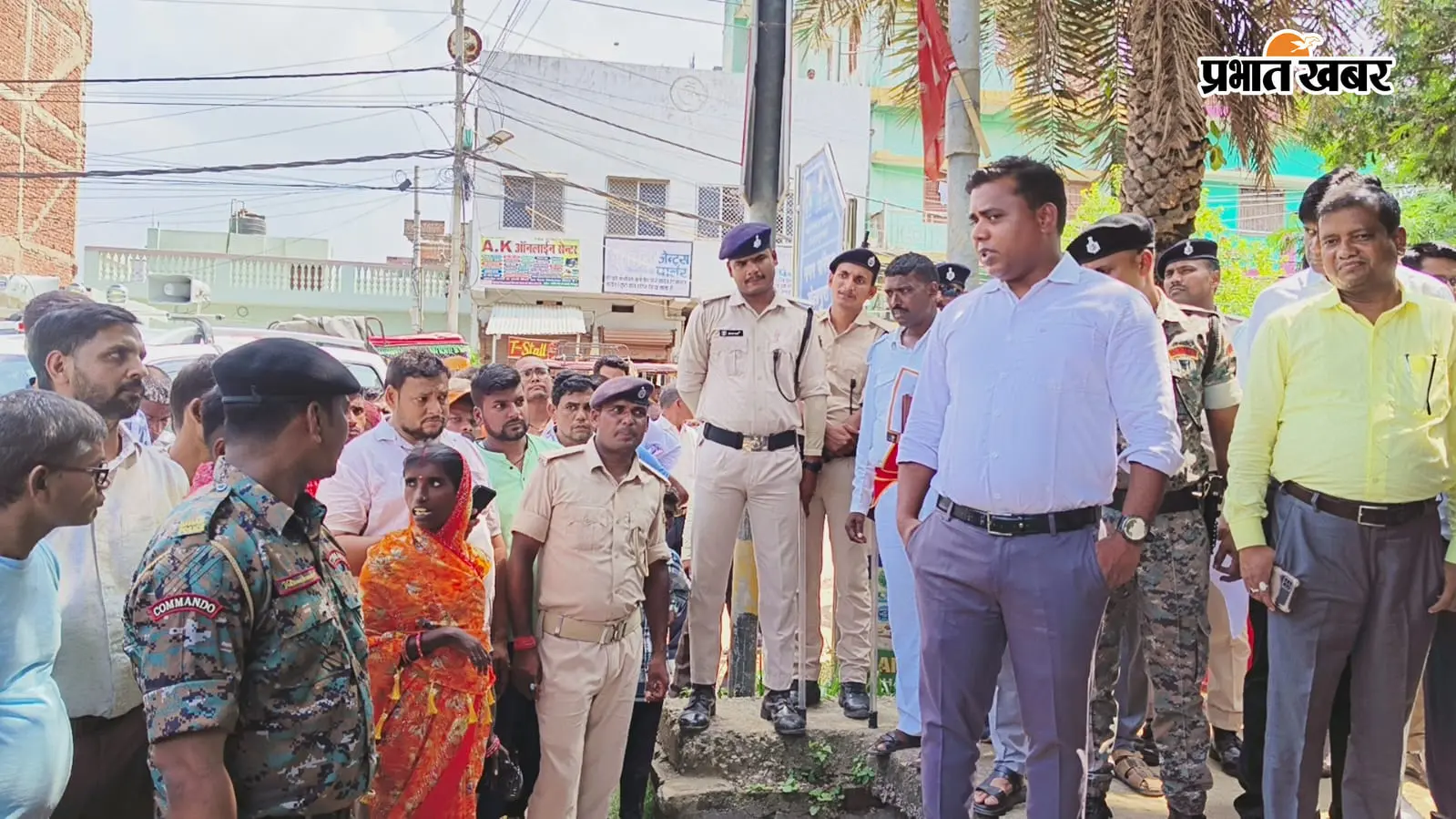शेखपुरा प्रखंड कार्यालय के पास गुमटी में छापेमारी, जमीन के कागजात और सरकारी रसीदें बरामद
