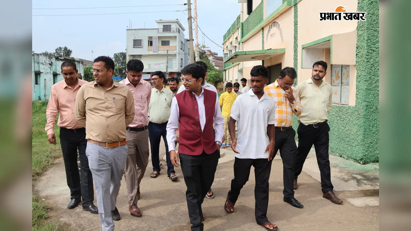 आदिवासी छात्रावास की बदलेगी तस्वीर, उपायुक्त ने दिए सुधार के निर्देश