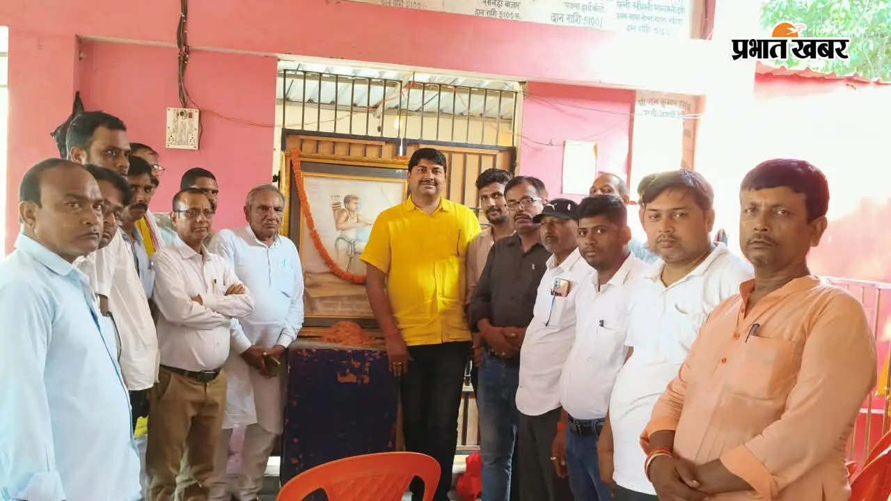 सारण के अमनौर में शहीद जयमंगल महतो का 86वां शहादत दिवस मनाया, आदमकद प्रतिमा लगाने की मांग